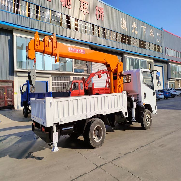 苗栗县三轮随车吊定制 农用改装机自备吊中瑞长期出售